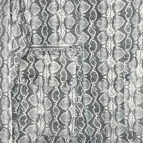 NEW Blank NYC Snake Print Cropped Jacket - Picture 7 of 7